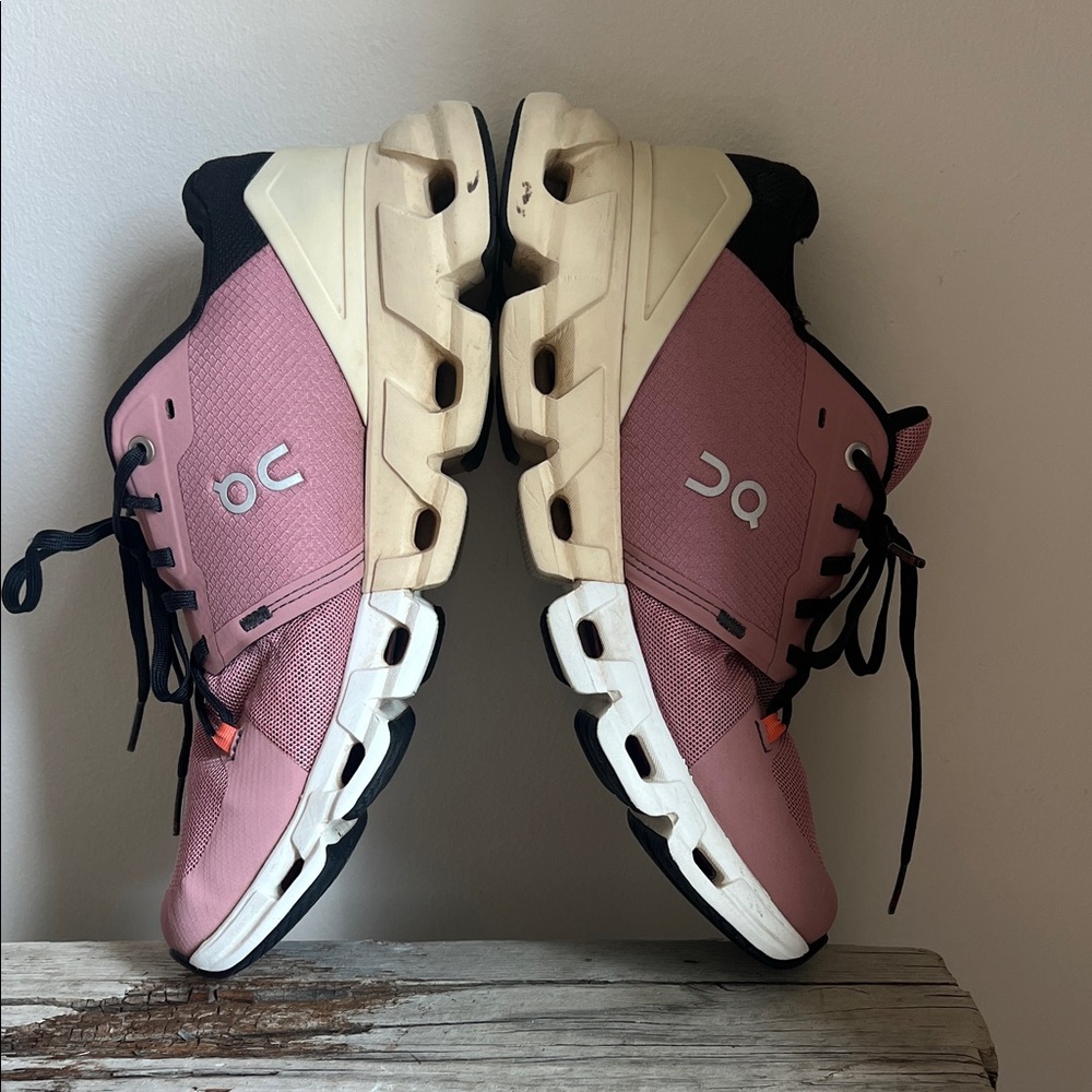 On Running Women's Cloudflyer Sneakers - Pink Dustrose Women’s 9.5 - Picture 4 of 14